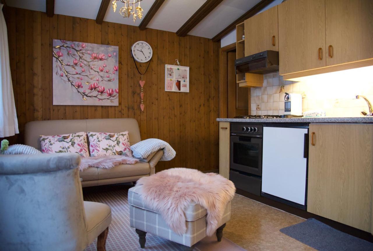 Villa Spellbound A Romantic Hideaway For Adults Aged 18-35 à Lauterbrunnen Extérieur photo